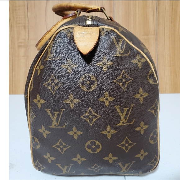 Authentic Louis Vuitton Monogram Speedy 30 - Picture 6 of 13